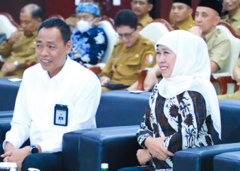 Gubernur Jatim Khofifah Indar Parawansa saat menghadiri Pengarahan Persiapan Pemeriksaan LKPD Tahun 2023 dan Pemantauan Progres Rekomitmen Tindak Lanjut Atas Rekomendasi Pemeriksaan BPK di kantor BPK Perwakilan Jatim.