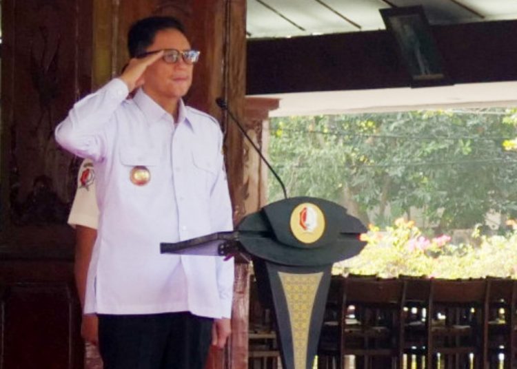 Pj Bupati Bojonegoro Adriyanto memimpin apel pagi di lingkup Pemerintah Kabupaten Bojonegoro.