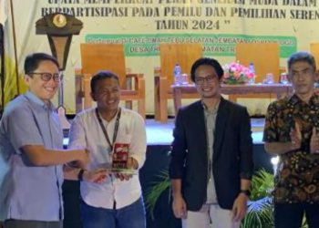 Pj Bupati Bojonegoro Adriyanto di sela focus group discussion pendidikan politik bagi generasi muda di kalangan pelajar kelas XII MA dan ponpes.