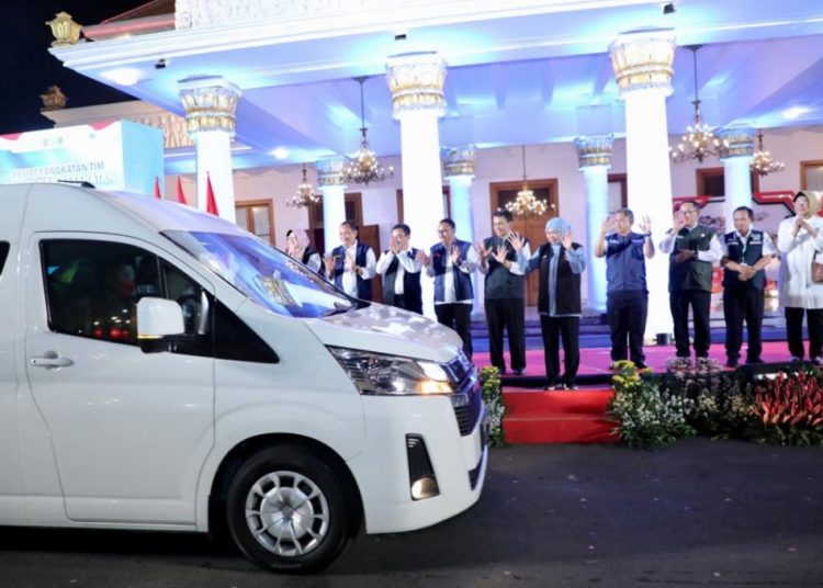 Pemberangkatan memberangkatkan Tim Pelayanan Kesehatan (Yankes) Bergerak ke Pulau Kangean, Sumenep.