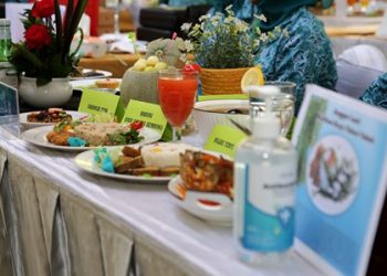 Beberapa menu dalam lomba Cipta Menu Olahan Ikan yang digelar di halaman kantor PKK Kota Surabaya.