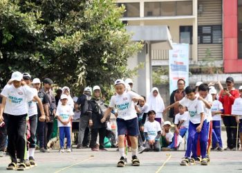Para pelajar SD mengikuti Festival Permainan Rakyat dan Olahraga Tradisional di Balai Besar Penjaminan Mutu Pendidikan.