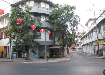 Salah satu bangunan yang berada di Jalan Karet yang berbatasan dengan Jalan Kembang Jepun dan jembatan merah. Kawasan ini akan dijadikan Pemkot Surabaya sebagai wisata heritage.