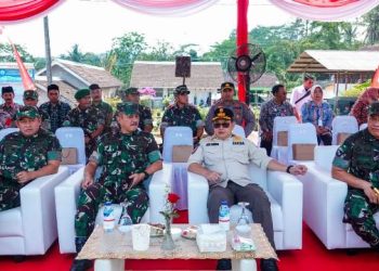Sekdaprov Jatim Adhy Karyono saat menghadiri penutupan TNI Manunggal Membangun Desa (TMMD) di Desa Sumber Petung, Kabupaten Malang.