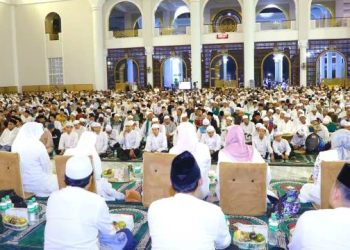'Jawa Timur Bermunajat' bersama Majlis Maulid Wat Ta'lim Riyadlul Jannah di Masjid Nasional Al Akbar Surabaya.