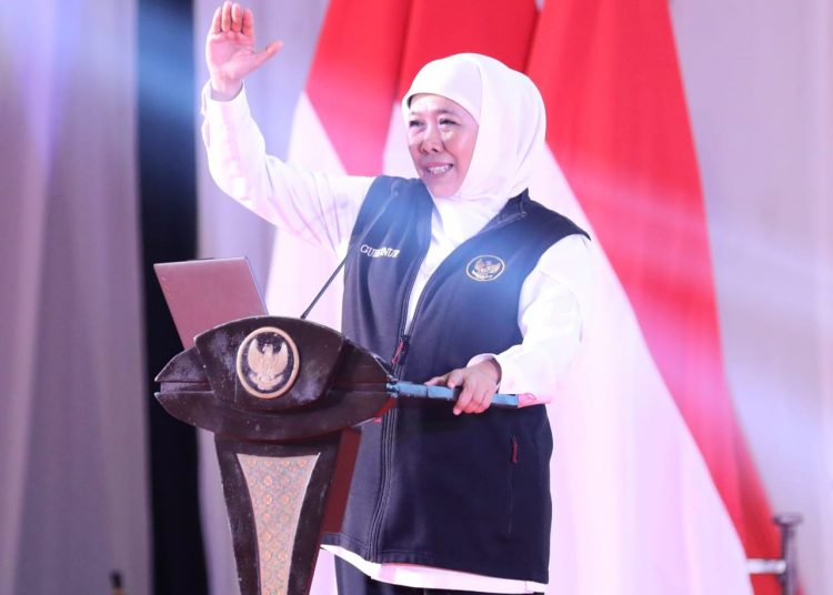 Gubernur Jawa Timur Khofifah dalam kegiatan menyapa Aparatul Sipil Negara.