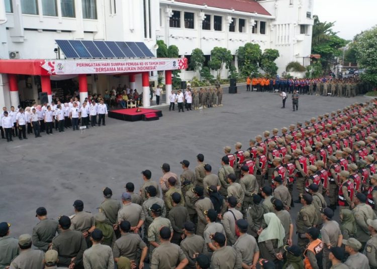 Apel pengamanan cipta kondisi di Taman Surya Balai Kota Surabaya.