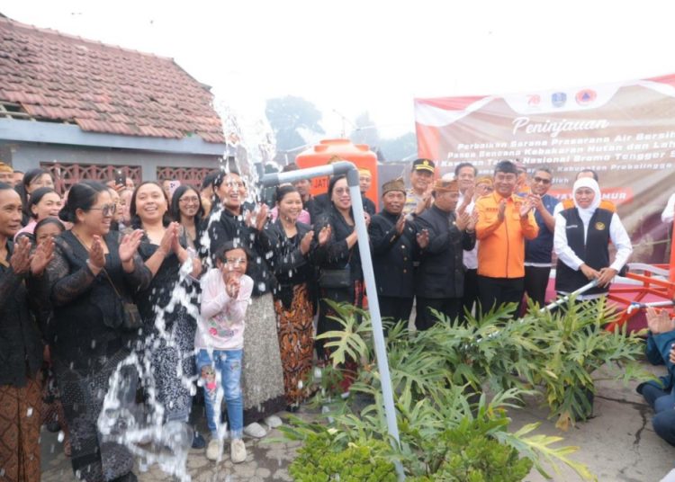 Peresmian pipa air bersih yang sempat rusak karena terdampak karhutla di Bromo.