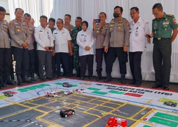 Simulasi tingkat kerawanan Tactical Floor Game Sistem Pengamanan Dalam Kota (SISPAMKOTA) yang menjadi rangkaian kegiatan awal Deklarasi Pemilu Damai di Bojonegoro.