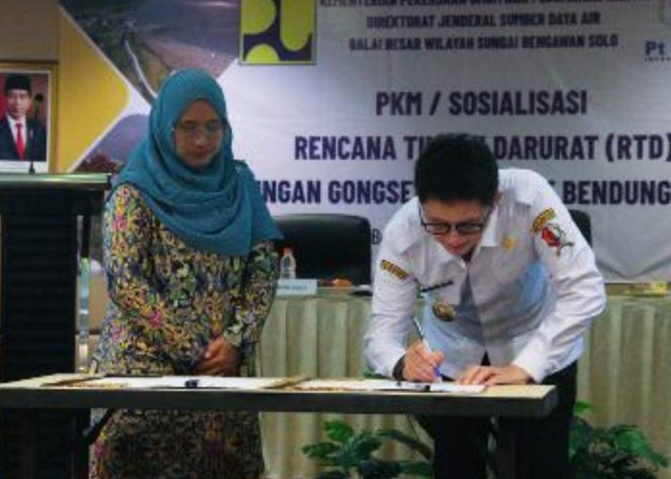 P  Bupati Bojonegoro Adriyanto saat menghadiri sosialisasi Rencana Tindak Darurat Bendungan Gongseng Kaskade Bendungan Pacal.
