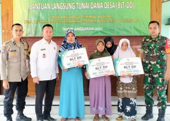 Penyaluran Bantuan Langsung Tunai Dana Desa tahap IV tahun 2023 di Balai Desa Ngumpakdalem.