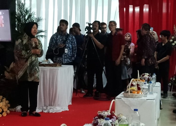 Menteri Sosial Tri Rismaharini saat menghadiri peringatan ulang tahun Pahlawan Ekonomi Nusantara di Kaza City Mall Surabaya.