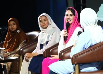 Arumi Bachsin saat menjadi narasumber dalam Surabaya Sharia Investor City 2023 di Hotel Double Tree by Hilton, Surabaya.