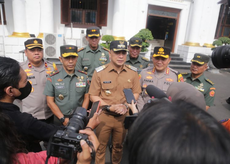 Wali Kota Eri Cahyadi menghimbaukan agar tetap kondusifkan Kota Pahlawan jelang Pemilu 2024.