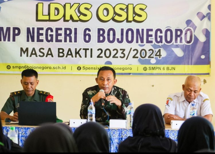 Pembinaan wawasan kebangsaan kepada siswa dan siswi pengurus OSIS SMPN 6 Bojonegoro.