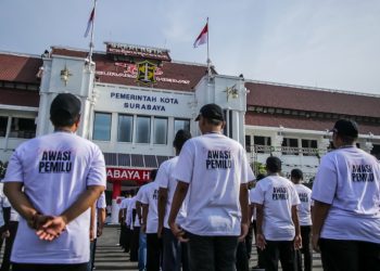 Apel pada deklarasi pemilu damai di halaman Balai Kota Surabaya.