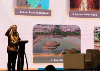 Wali Kota Surabaya Eri Cahyadi dalam forum Bappeda dan Tata Ruang Seluruh Indonesia di Hotel Grand Dafam Surabaya.