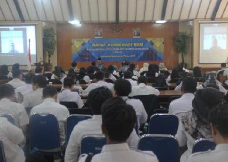 Rapat koordinasi SDM pendamping Program Keluarga Harapan di gedung Angling Dharma lantai 2 Pemkab Bojonegoro.