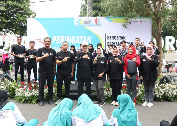 Pj Bupati Bojonegoro Adriyanto di sela peringatan hari AIDS Sedunia di Kabupaten Bojonegoro.