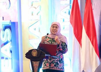 Gubernur Khofifah Harap Adanya Integrasi Sistem Pelayanan Publik Dalam Satu Portal Aplikasi saat acara penutupan Pelatihan Digital Leadership Academy.