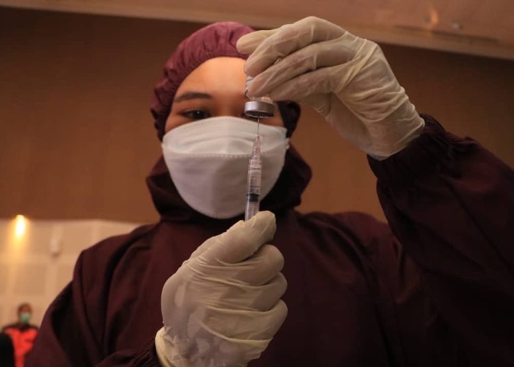 Foto ilustrasi, layanan vaksinasi Covid-19 oleh Dinas Kesehatan Pemkot Surabaya kepada masyarakat.