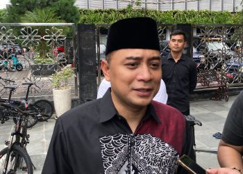 Wali Kota Surabaya Eri Cahyadi memberikan keterangan jika penanggulangan banjir di Surabaya sukses.