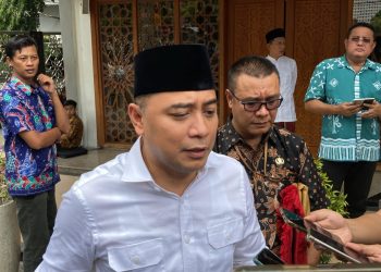 Wali Kota Surabaya Eri Cahyadi memberikan komentar tentang staf ahli Wali Kota Surabaya.