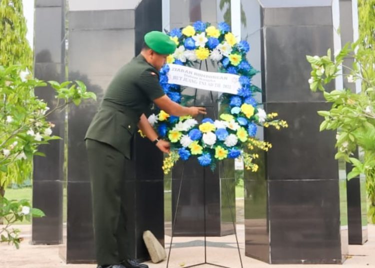 Ziarah dan tabur bunga oleh Kodim Bojonegoro jelang Hari Juang TNI Angkatan Darat ke- 78 dan HUT ke- 75 Kodam V Brawijaya.