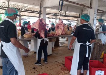 Jelang perayaan Natal dan Tahun Baru, PD Rumah Potong Hewan menyiapkan operasi pasar daging sapi segar di empat pasar tradisional.