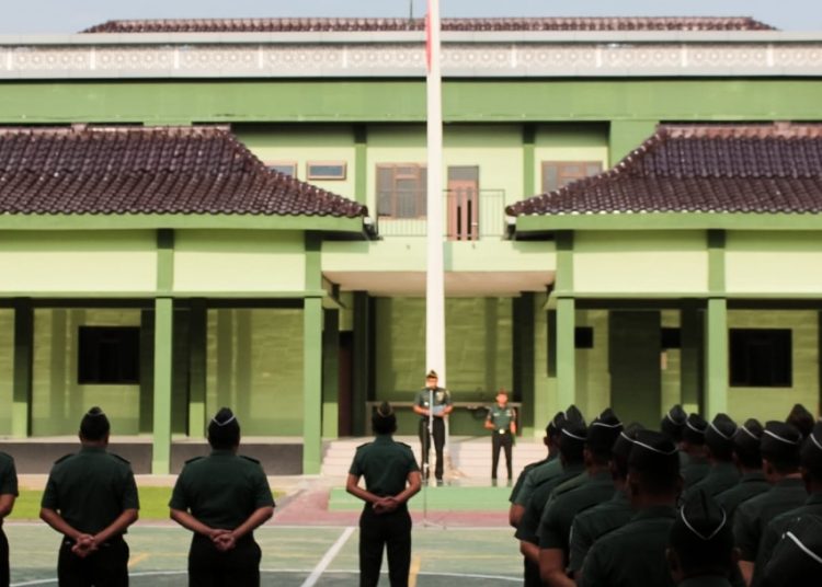 Upacara peringatan Hari Bela Negara di lapangan Kodim Bojonegoro.