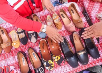 Sepatu karya perajin asal Tambak Osowilangon, Surabaya.