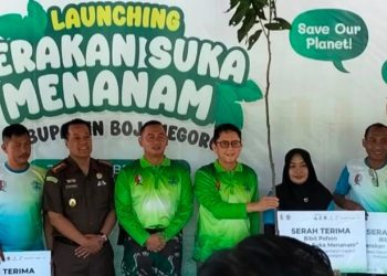 Pj Bupati Bojonegoro  Adriyanto dalam launching Gerakan Suka Menanam di pendopo balai Desa Gayam, Kecamatan Gayam.