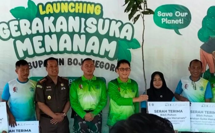 Pj Bupati Bojonegoro Adriyanto dalam launching Gerakan Suka Menanam di pendopo balai Desa Gayam, Kecamatan Gayam.
