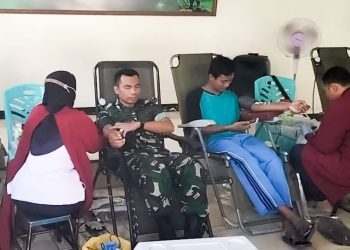Kegiatan donor darah di Koramil 09/Sumberrejo Kodim 0813 Bojonegoro.