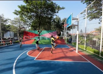 Salah satu fasilitas umum yang didesain menjadi lapangan basket.
