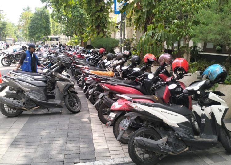 Foto ilustrasi, salah satu titik parkir di Surabaya.