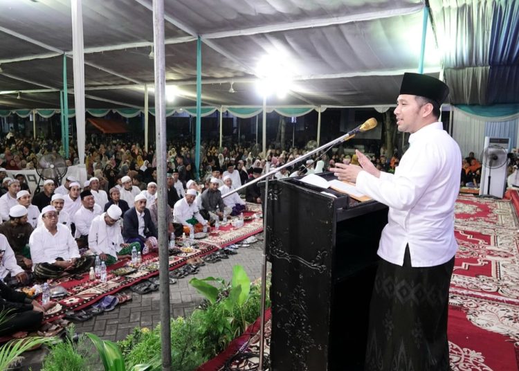 Wakil Gubernur Jawa Timur Emil Elestianto Dardak saat menghadiri Haul Almarhum KH M Damanhuri Romly di Pondok Pesantren Zainul Hasan Genggong Probolinggo.