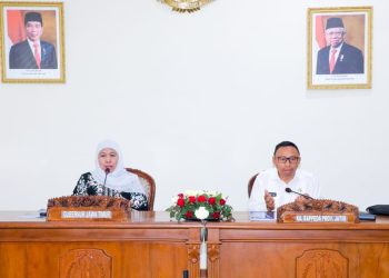 Gubernur Jawa Timur Khofifah Indar Parawansa memimpin rakor program kerja Pemprov Jatim Tahun 2024.