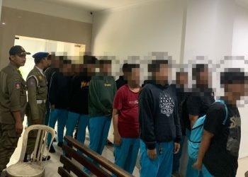 Para pelajar yang diamankan saat diduga sedang melakukan pesta miras.
