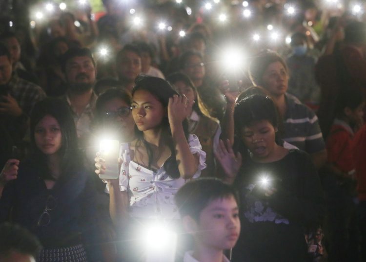 Perayaan Natal di Taman Surya Surabaya yang dihadiri 7.500 jemaat umat Kristiani.