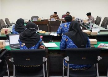 Rapat kerja di Komisi C DPRD Bojonegoro yang membahas tentang Corporate Social Responsibility.