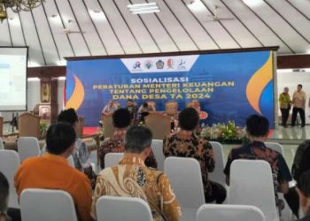 Sosialisasi Peraturan Menteri Keuangan tentang Pengelolaan Dana Desa Tahun Anggaran 2024 di Pendopo Malowopati, Bojonegoro.