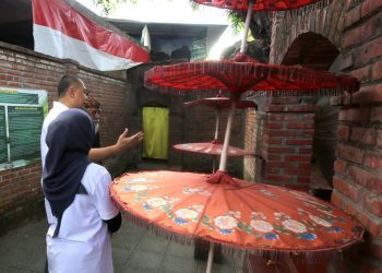 Wali Kota Surabaya Eri Cahyadi dalam peresmian salah satu fasilitas publik di Kelurahan Karangpoh, Kecamatan Tandes.