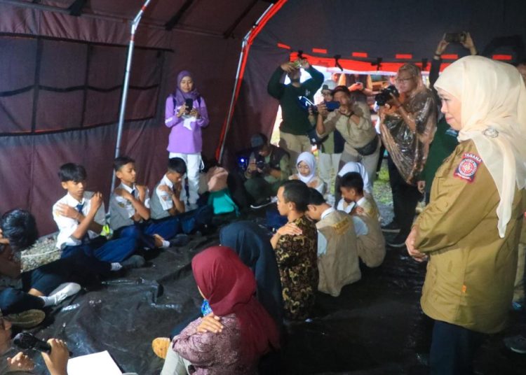 Gubernur Jawa Timur Khofifah Indar Parawansa di sela penutupan pelatihan Disaster Leadership Academy di Coban Rais, Kota Batu.
