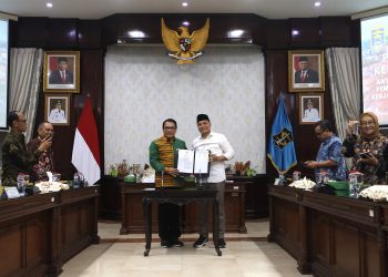 Pemkot Surabaya menyambut dengan hangat rombongan Wali Kota Metro Wahdi Sirajuddin bersama rombongannya di ruang sidang Wali Kota Surabaya