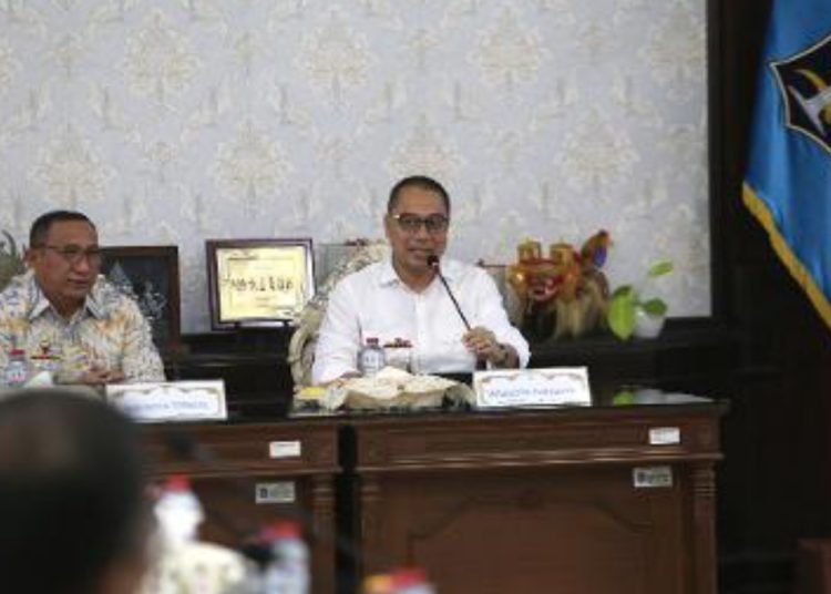 Wali Kota Surabaya Eri Cahyadi bersama Wali Kota Ternate M. Tauhid Soleman