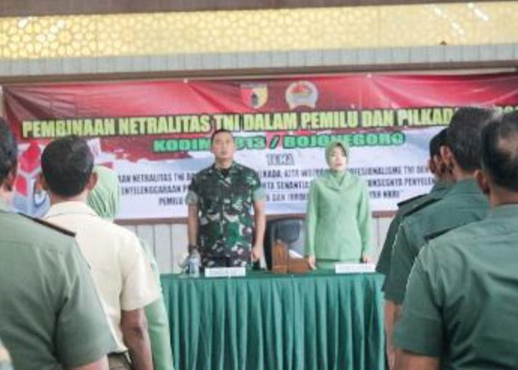 Pembinaan netralitas TNI dalam Pemilu dan Pilkada di gedung Ahmad Yani Kodim Bojonegoro.