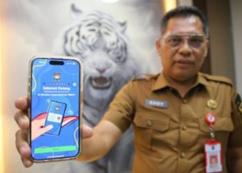 Kepala Dispendukcapil Surabaya Eddy Christijanto