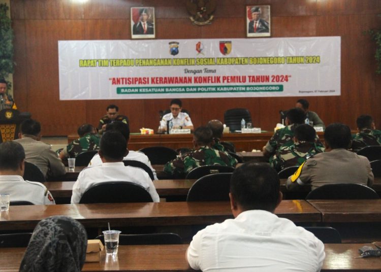 Rapat Tim Terpadu Penanganan Konflik Sosial Kabupaten Bojonegoro Tahun 2024 di ruang Rapat Angling Dharma gedung Pemkab Bojonegoro.