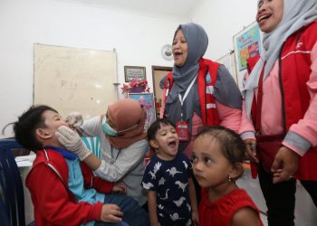 Salah satu tempat pelayanan Pekan Imunisasi Nasional (PIN) Polio di Surabaya pada putaran pertama.